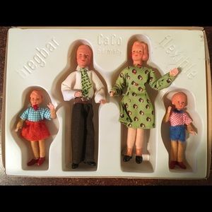 Biegbar flexible doll family